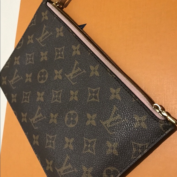 Sold! Rose Ballerine Louis Vuitton pochette - Picture 3 of 8